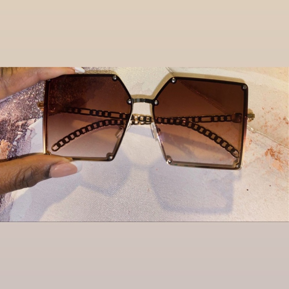 “HOT GIRL” sunglasses 🔥